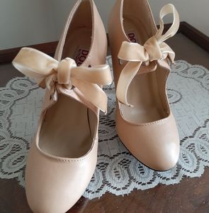 Pumps with Velvet Tie